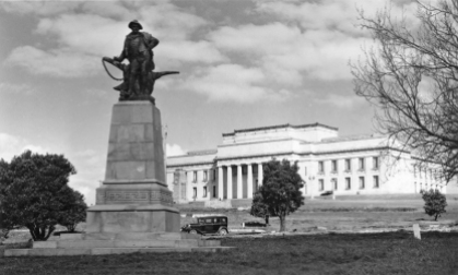 Burn's Memorial in The Auckland Domain with Auckland War Memorial Museum (completed 1929)